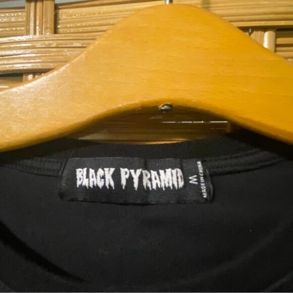 Black Pyramid Black Short Sleeve Tee Modern streetwear medium graphic tee - Picture 2 of 7